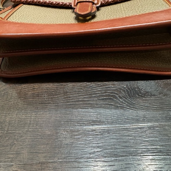 Alba Tan and Brown Crossbody Bag with Classic Design - Picture 3 of 12